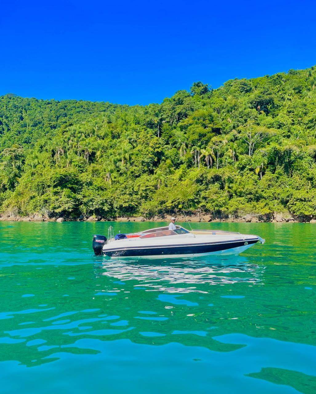 LANCHA PRIVATIVA PARATY Churrasqueira Abordo