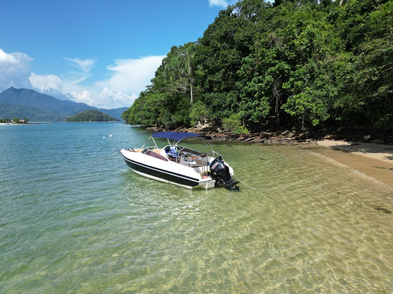 LANCHA PRIVATIVA PARATY Churrasqueira Abordo