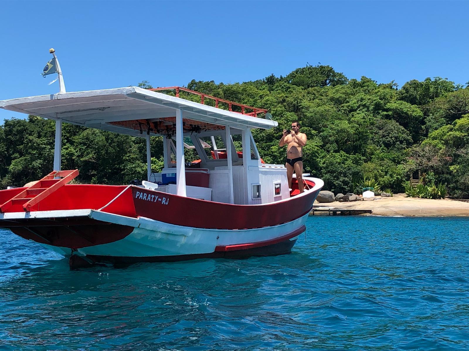 BARCO PRIVATIVO PARATY Churrasqueira & Toilet Abordo