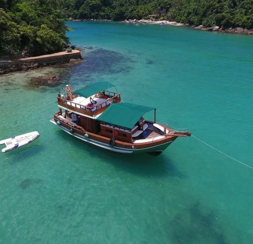 BARCO PRIVATIVO PARATY Churrasqueira & toilet Abordo