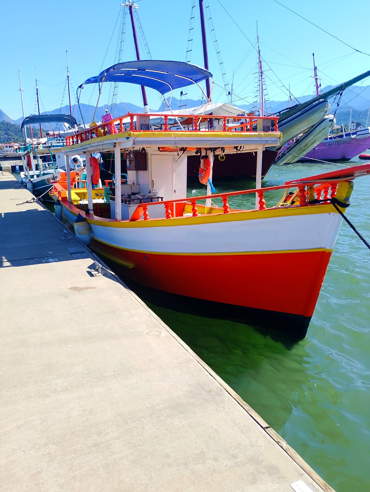 BARCO PRIVATIVO PARATY  Churrasqueira & Toilet Abordo