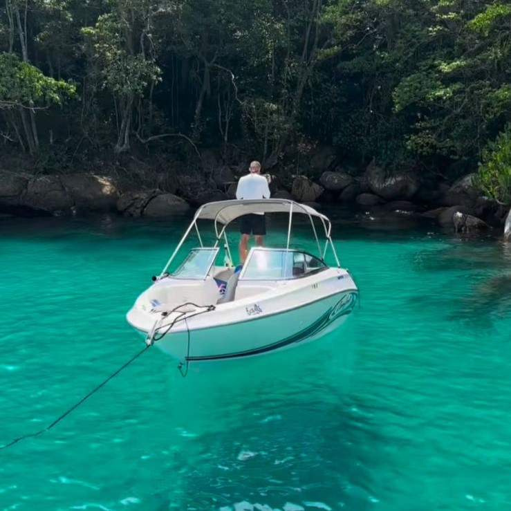 LANCHA PRIVATIVA PARATY Som & Cooler Abordo