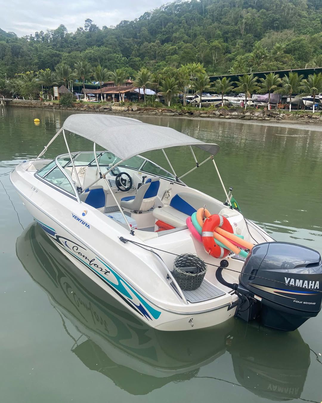 LANCHA PRIVATIVA PARATY Som & Cooler Abordo