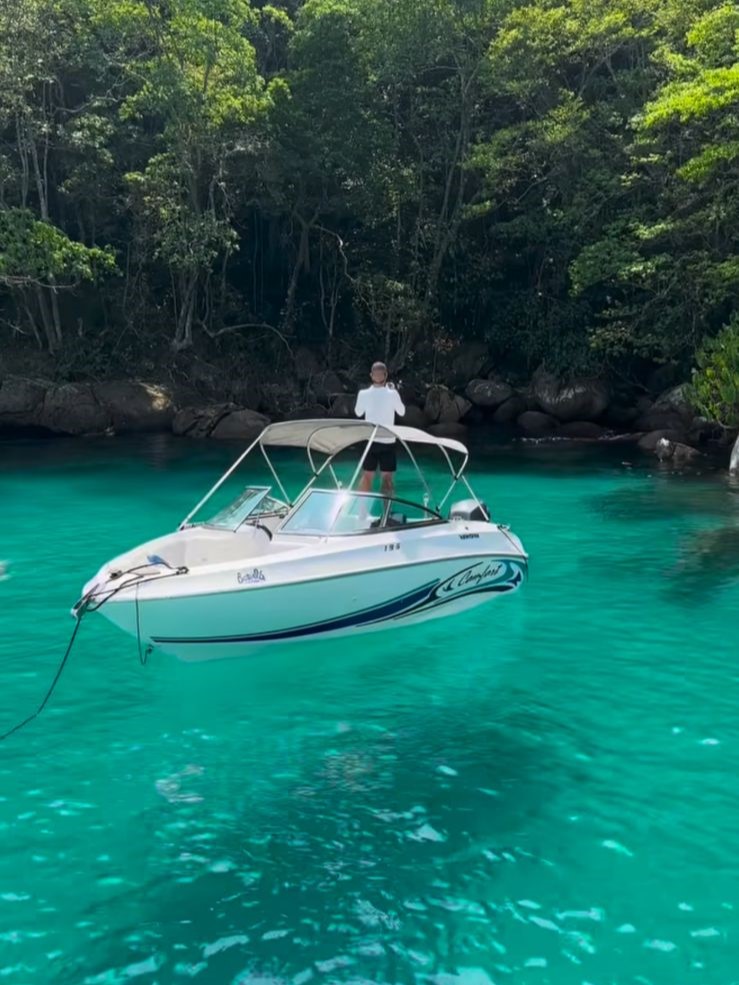 LANCHA PRIVATIVA PARATY Som & Cooler Abordo