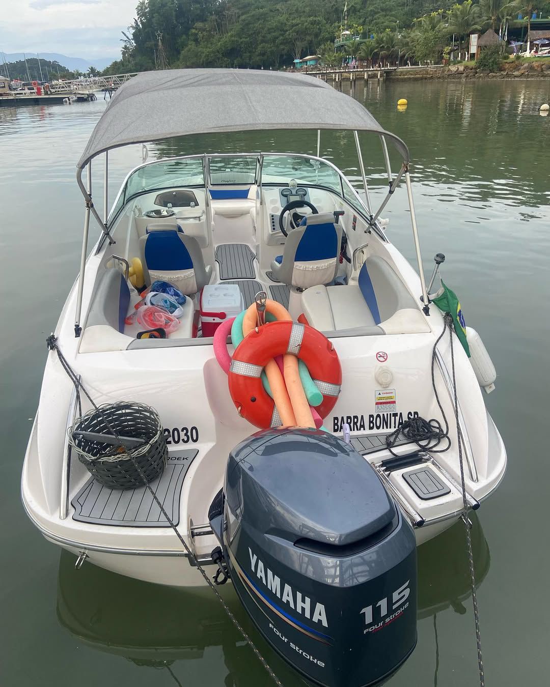 LANCHA PRIVATIVA PARATY Som & Cooler Abordo