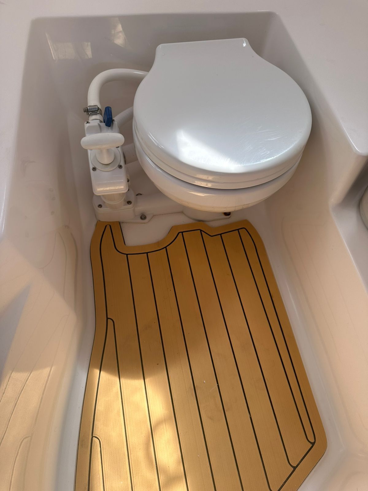 LANCHA PRIVATIVA PARATY Toilet Abordo